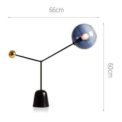 Designer LED-bordslampa med glasskärm och guldkula