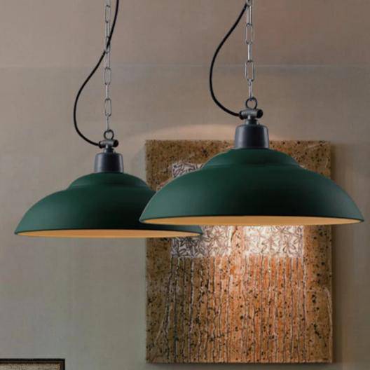 Designer taklampa i metall med rundad grön LED-lampskärm