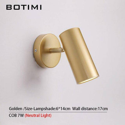 LED vägglampa med cylindrisk spotlight i guldmetall