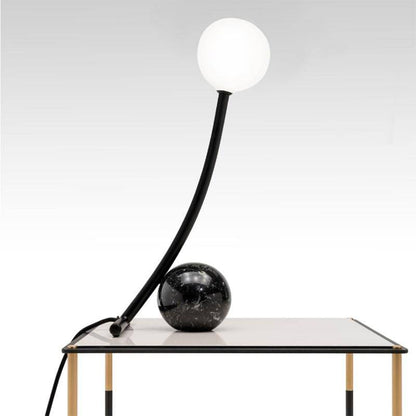 Designer LED bordslampa i marmor och böjd metall