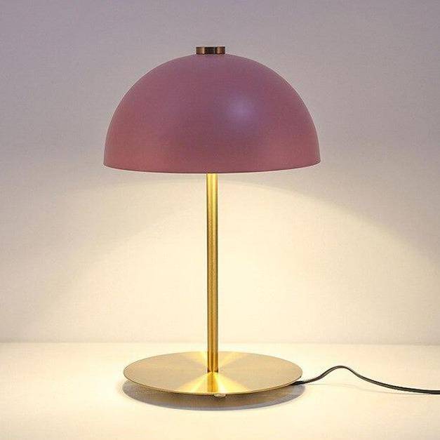 Designer LED-bordslampa med guldfot och lampskärm i svampstil