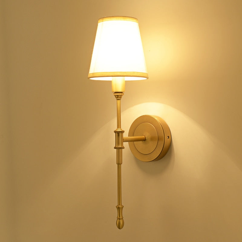 Guld vägglampa med Real lampskärm