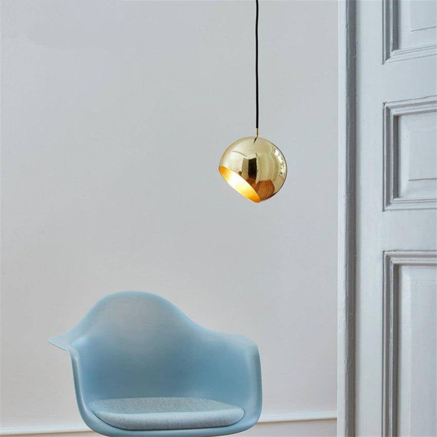 Designer LED-pendellampa i form av en färgglad luftskeppsboll Hängande