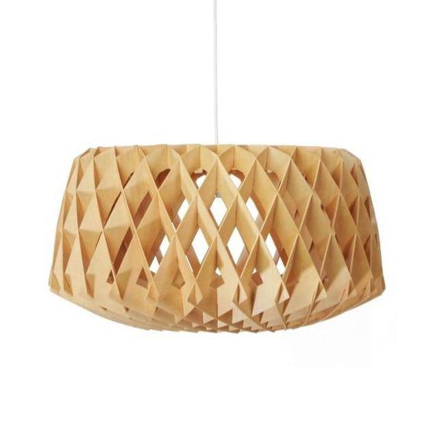 Modern LED-pendellampa i form av en träbur i skandinavisk stil