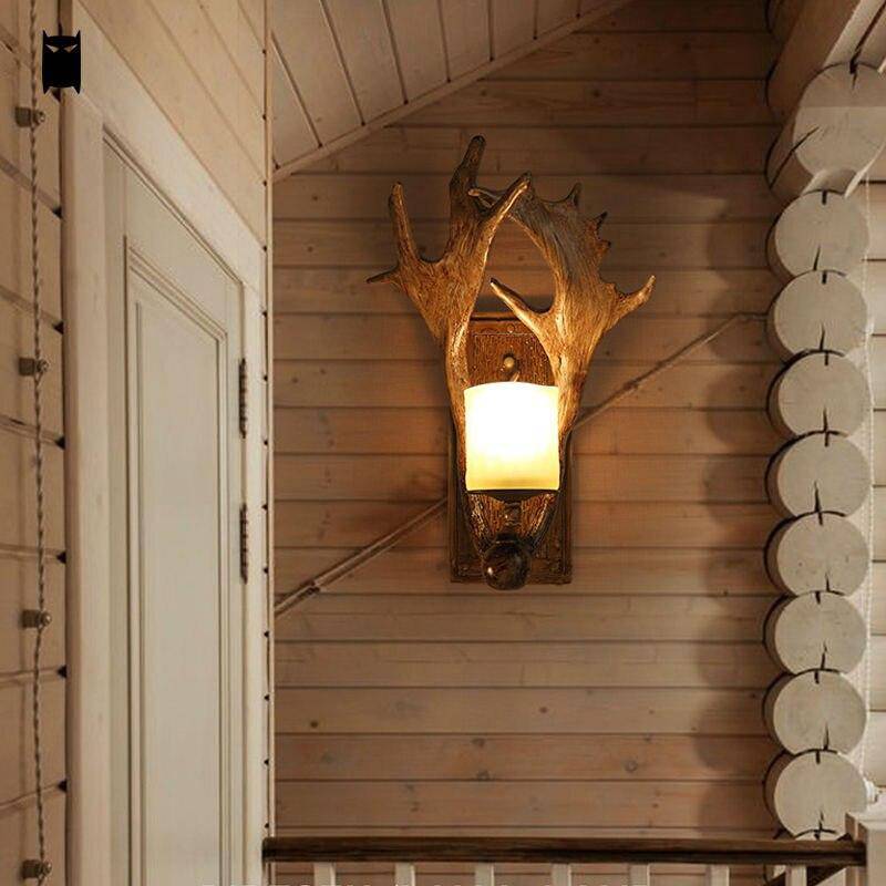 Rustik LED-vägglampa med hjorthorn Art